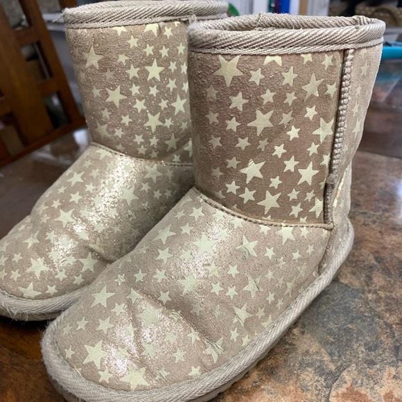 Little girl’s toddler glow in the dark star boots, size 11. - Picture 2 of 5